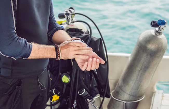 Underwater service